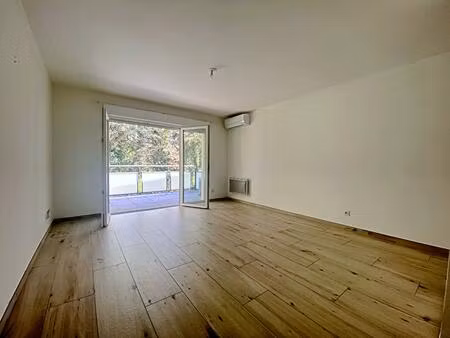 appartement saint cannat 3 pièce(s) 62 m2 avec terrasse et parking