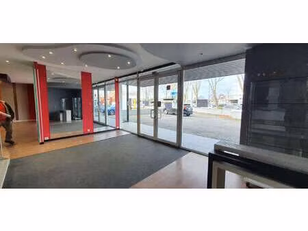 location bureaux et commerces à challans (85300) : à louer / 550m² challans