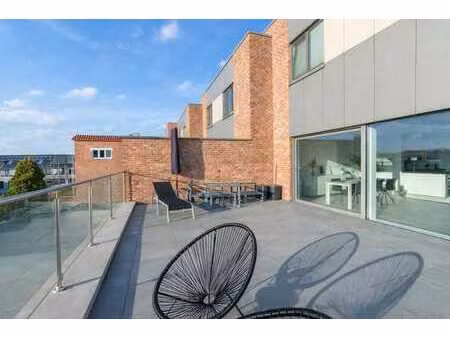 duplex avec 3 chambres  terrasse et parking