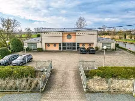 spacieux espace de cabinet (200 m²) avec parking à londerzee