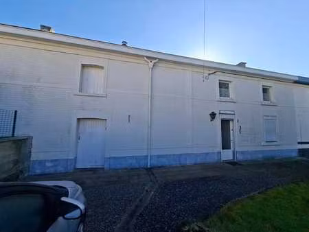 habitation deux chambres avec jardin reculée de la voirie