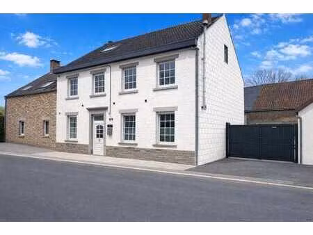 maison unifamiliale 4 chambres  terrasse  carport   garage.