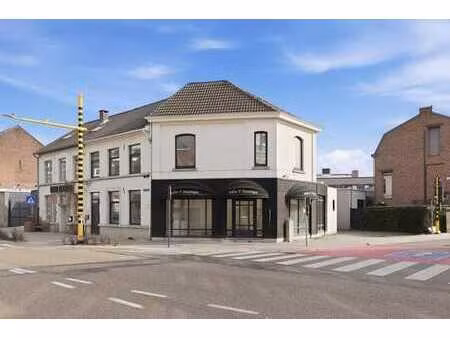 handelspand met tal van mogelijkheden op een toplocatie