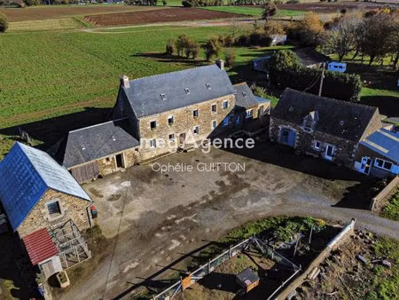 ancien corps de ferme / gîtes avec beau potentiel