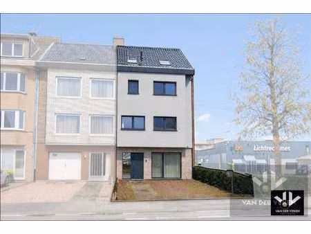 ruime gezinswoning 4 verdiepingen totale renovatie van ke...