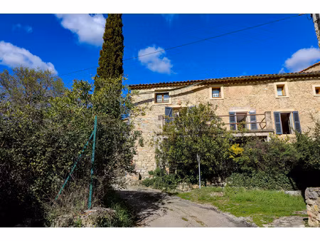 exclusivite sogip. maison en pierres de 208m2 environ avec 6