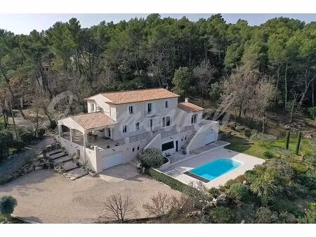 vue panoramique sur les villages belle villa de 270 m² avec 5 chambres