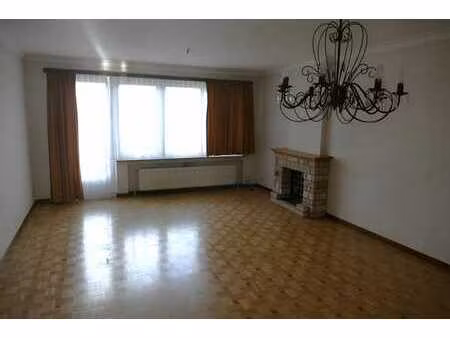 spacieux appartement avenue marie de hongrie