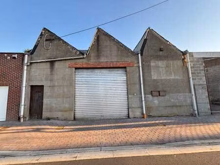 entrepôt polyvalent  pratique et idéalement situé