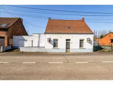 maison a renover 2 chbres/atelier/jardin/cour/garage