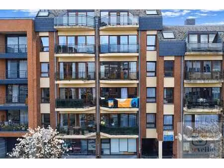 appartement avec balcon et emplacement de parking à vendre