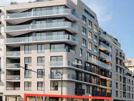 projet neuf: commerce de 358 m² et 33 m de vitrine linéaire