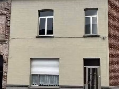 maison avec beau potentiel – possibilité 5 chambres