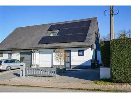 charmante maison 3 façades avec grand jardin à hermalle-sous