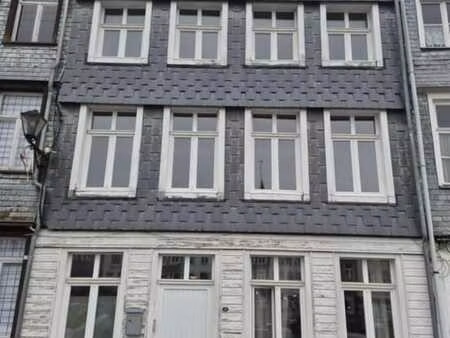 maison située à stavelot  place saint-remacle 13