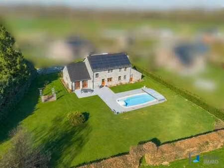 villa avec piscine dans un cadre bucolique