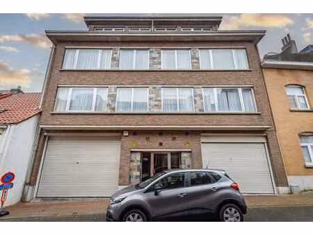 prox. pl. dumon - appartement 2 ch. à rénover