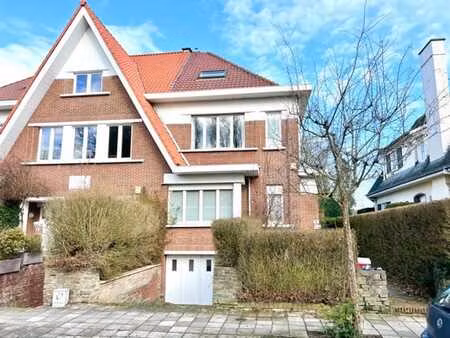 prox. pl. dumon - maison unifamiliale - jardin et garage