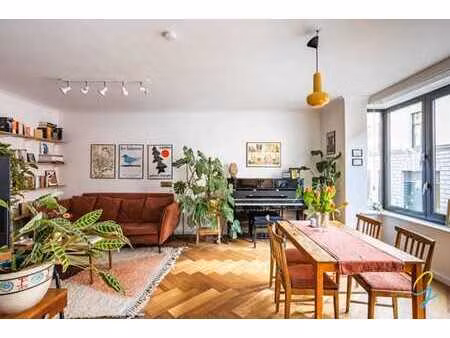 appartement spacieux et lumineux avec 2 chambres et une bell