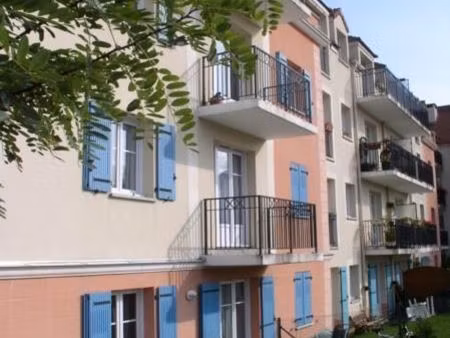 f2 rez de jardin parking