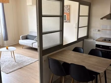 t2 52m2 rénové - verrière - cuisine équipée - centre-ville romans