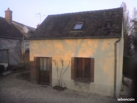 petite maison meublée dans la campagne de paron
