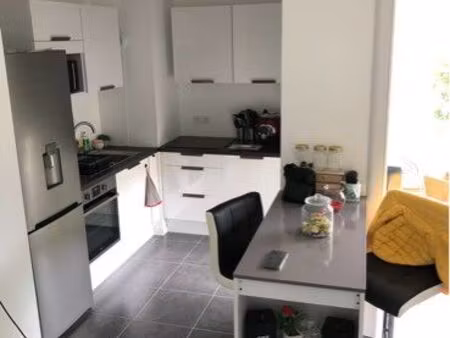 récent t2 avec terrasse + parking privé