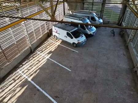 hangar / box / local sécurisé – idéal stockage ou stationnement (camping-car  voiture…)