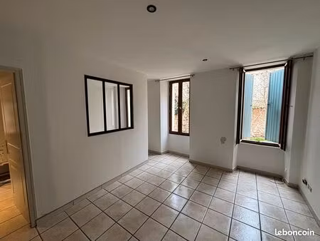 studio 1 pièce 28 m²