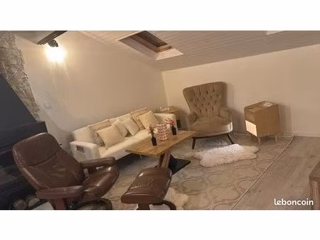 appartement t3 mansardé de 100 m² avec cheminée