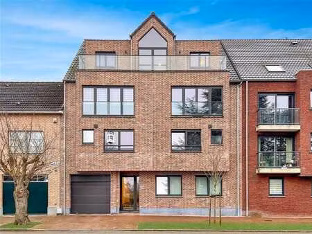 appartement résidentiel nouvellement construit avec terrasse