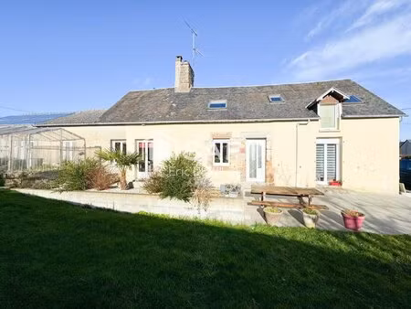 maison avec 4 chambres et grand terrain à proximité de ducey