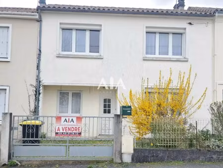 maison de ville à ruffec proche des commerces