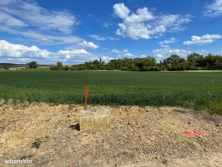 terrain plat 800 m2 vue sur la nature