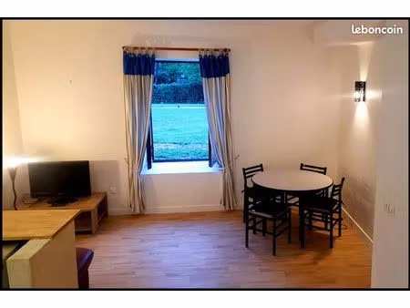 f2 de 50m² dans domaine privé du xviii