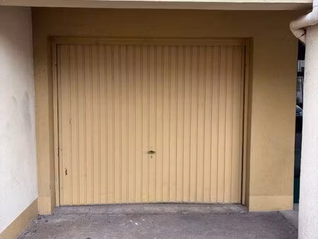 garage box (stockage/parking)