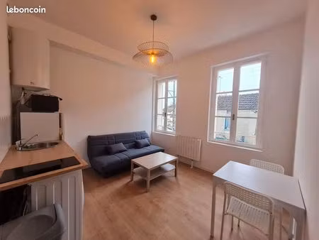 studio meublé 22m² - ancy-le-franc