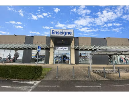 location local commercial