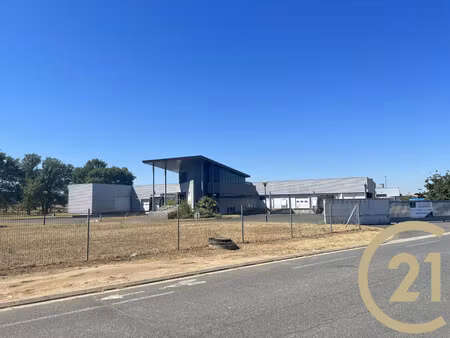 location local commercial