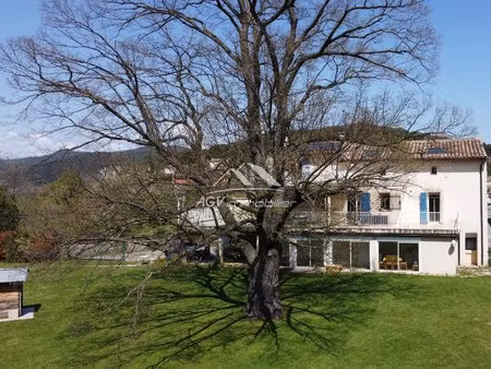 maison 109 m² avec 213 m² d'annexes sur 2000 m² de terrain