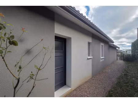 villa t4 non mitoyenne avec garage et jardin de 375 m2