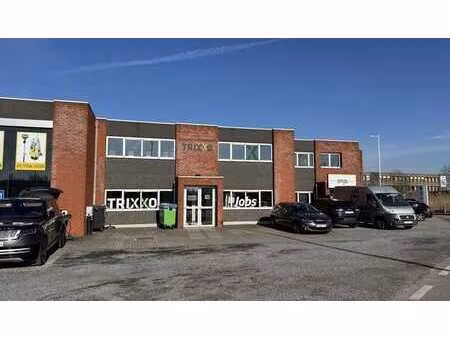 bureau commercial à louer situé sur la r4 à mariakerke (gan