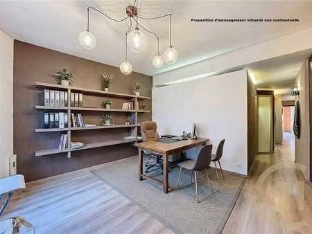 espace de bureaux avec belle visibilité