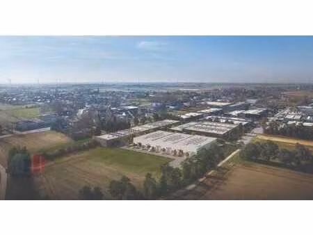 unité pme de haute qualité de 1.922 m² dans un emplacemen...