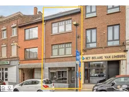 maison de ville aux finitions parfaites avec terrasse