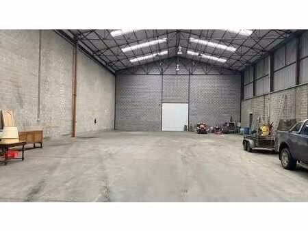 entrepôt à louer ( hangar )