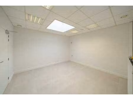 commerce idéalement situé près de la grand place de nivelles