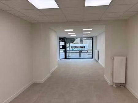 commerce idéalement situé sur la grand place de nivelles