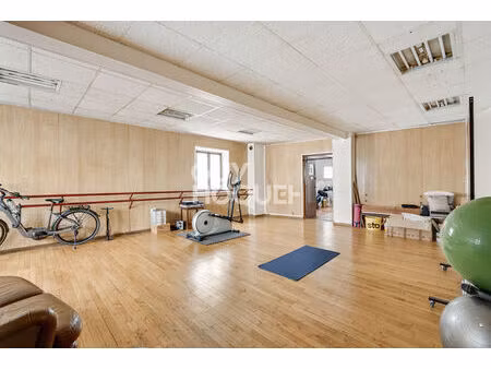 duplex de 175m2 au sol et locaux commerciaux au rez-de-chaussée de 220m2