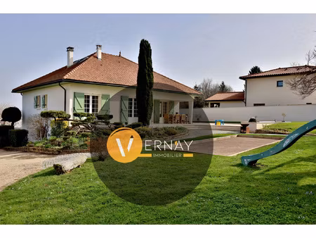 maison t6 - 168 m2 habitables - terrain 2500m2 - piscine